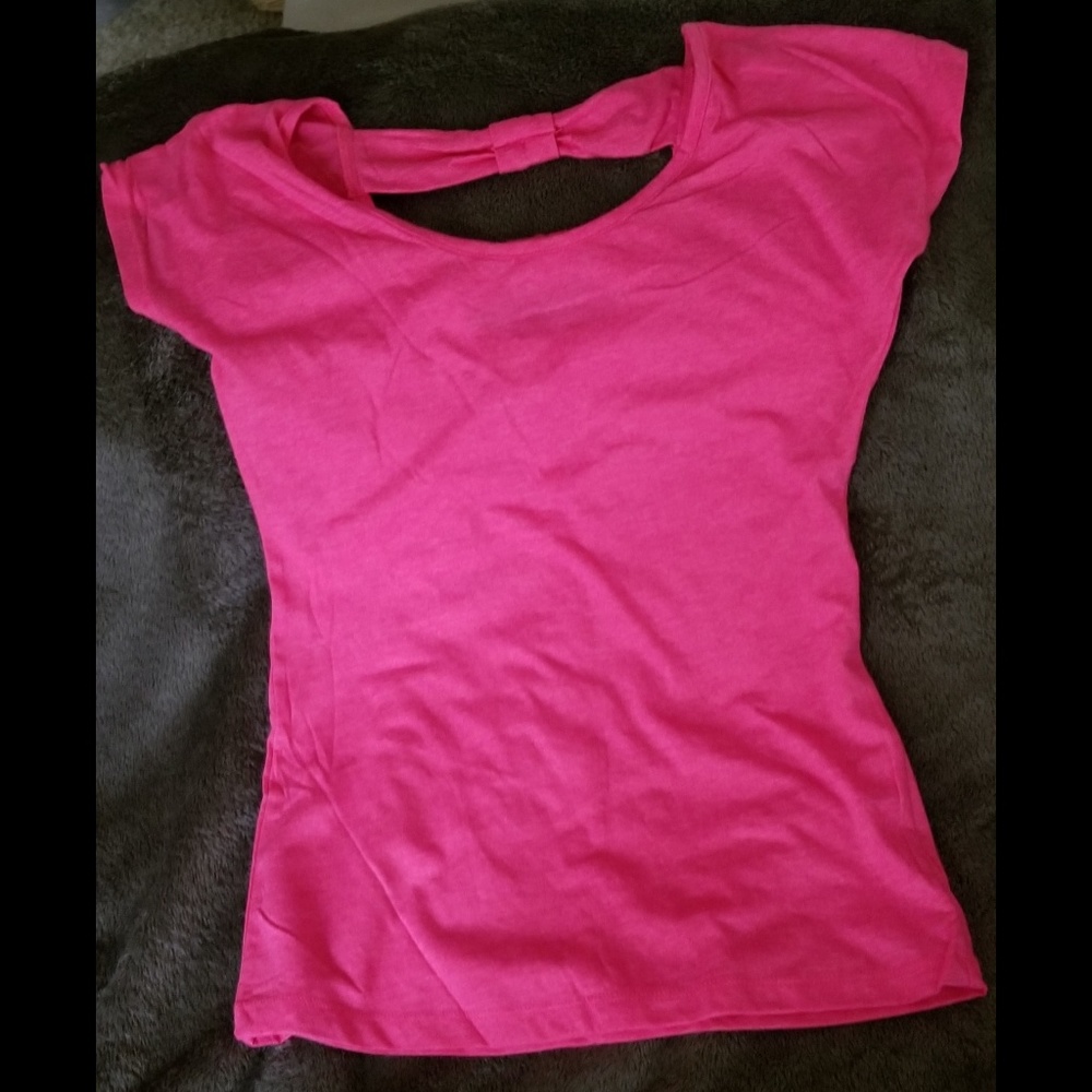 3/$25 dELiA*s Short sleeve tee w/ 2 bows in back